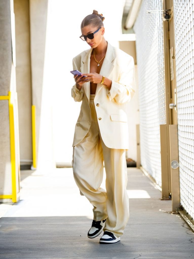 Hailey Bieber avistada con unas Air Jordan 1 High Dark Mocha? – Zapas New